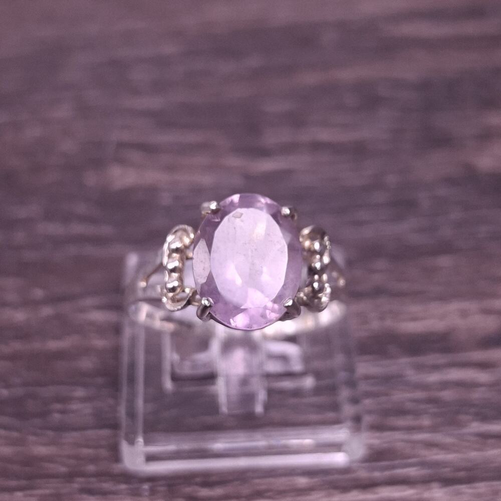 925 Sterling Silver Oval Amethyst Solitaire Accent Ring Size 7.5 Purple Lavender